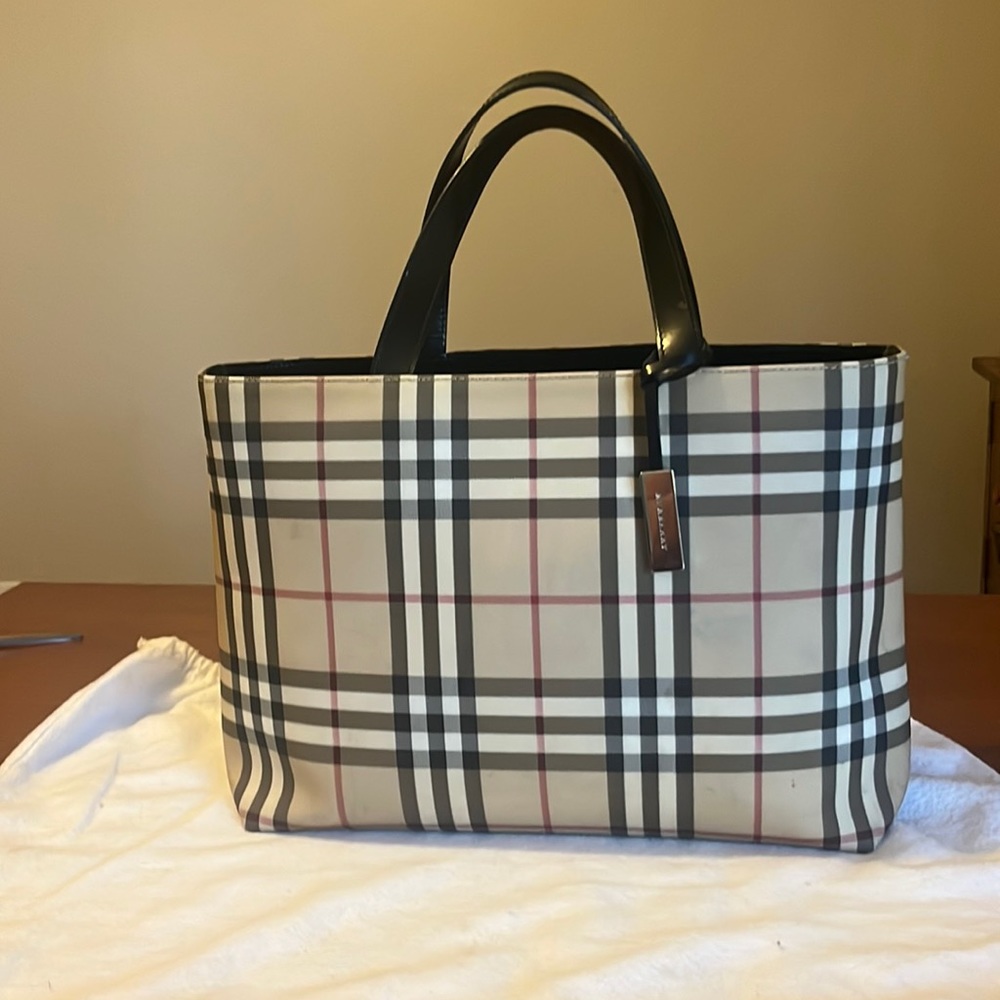 Burberry purse square open bucket-style w/ black pleather straps